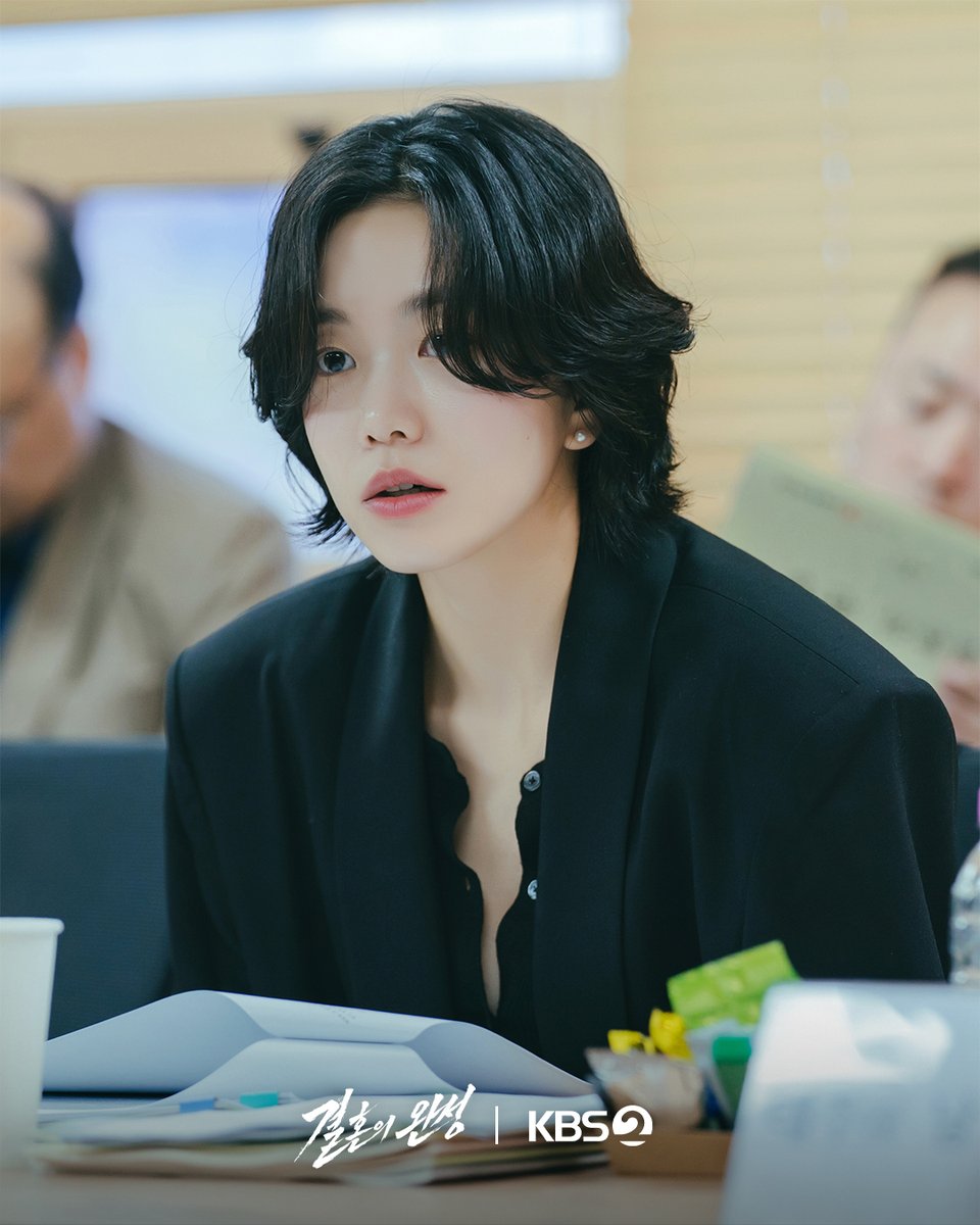 KBS_drama's tweet photo. [#결혼의완성] [📸]

압도적인 시너지가 돋보였던 첫 대본 리딩 현장
숨 막히는 범죄 스릴러의 시작🔥

🧨 이혼 직전 납치된 아내를 구하기 위해 인면수심의 범죄자와
극한 사투를 벌이게 된 한 남자의 위험천만한 범죄스릴러

KBS 2TV 새 토일 미니시리즈 [결혼의 완성]
7월 4일 (토) 밤 9시 20분 첫 방송

#KBS #KBS2 #KBSDRAMA #KDRAMA #결혼의완성 #TheHusband #남궁민 #김대명 #이설 #이상희