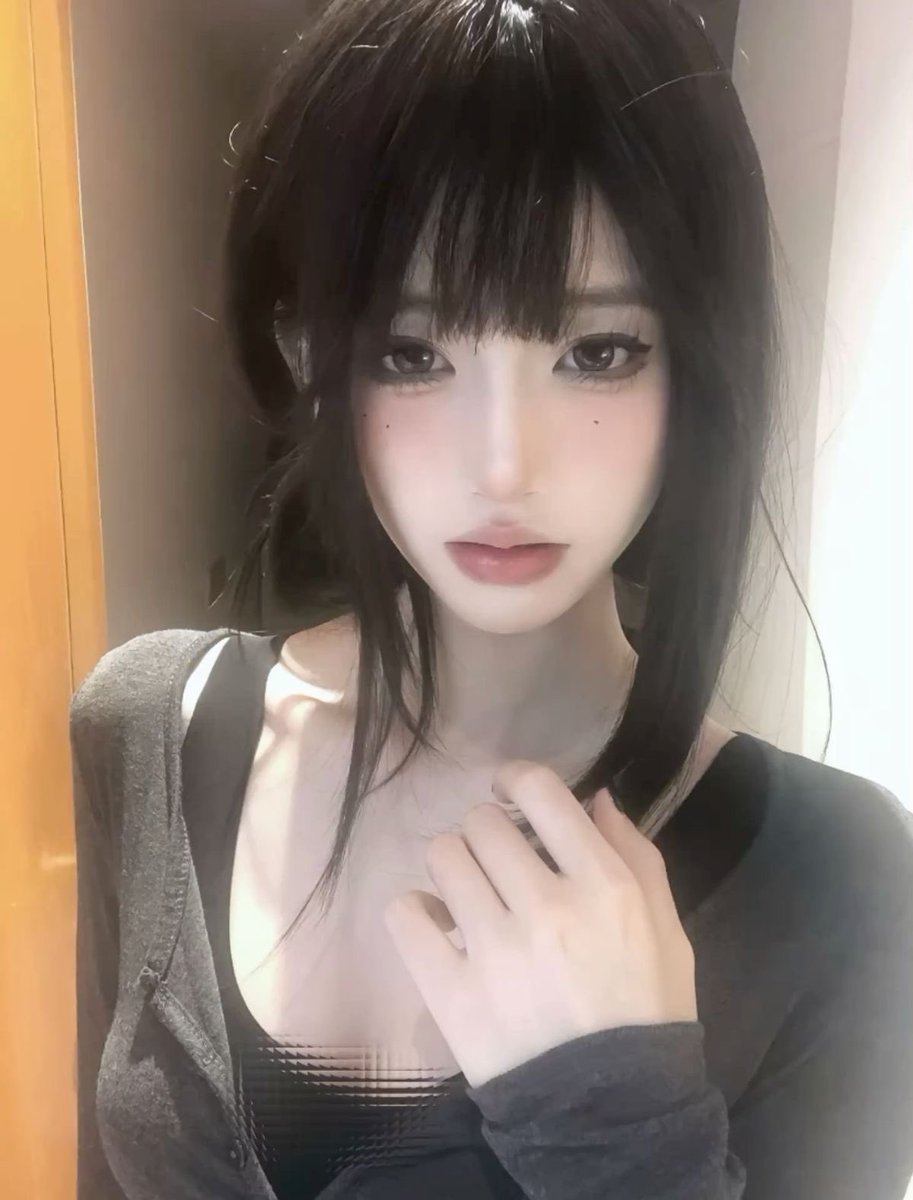 kimokimokimo00's tweet photo. ダークコアで目元に重点を置いた影のあるアンニュイメイク...こんな雰囲気のある女の子憧れない理由が見つけられない... https://t.co/dtxvizSZLM