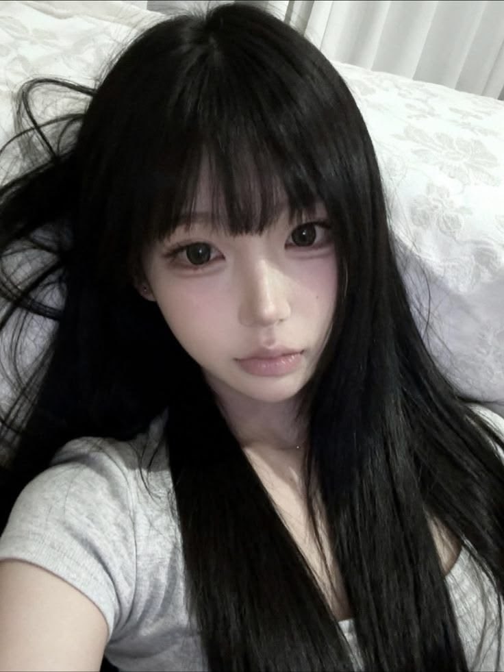kimokimokimo00's tweet photo. ダークコアで目元に重点を置いた影のあるアンニュイメイク...こんな雰囲気のある女の子憧れない理由が見つけられない... https://t.co/dtxvizSZLM