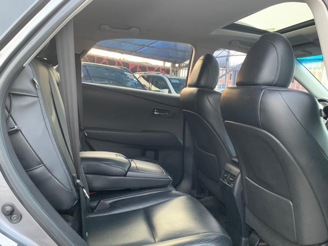 wave_autos's tweet photo. Neatly Registered Lexus RX350 2013
🇳🇬 Sharp, Clean and Well Maintained
💺 Premium Leather Interior
🚘 Smooth Ride | Strong Engine | Ice-Cold AC
📍 Ready for Inspection and Immediate Delivery
💰 ₦17m

Call and WhatsApp: 08065374204 https://t.co/ZTCHHQfoin