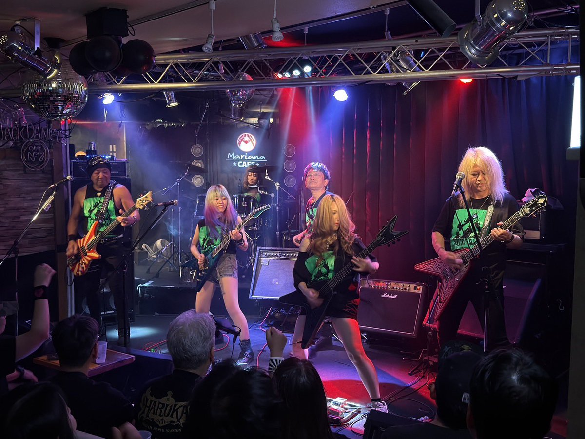 sallyrose4's tweet photo. 昨日のHARUKA SSS、皆様本当に有難うございました〜！！😆🔥

トリプルギターでIron Maiden祭り🎸
今回もマジ重厚で楽しすぎました！！
大阪、また来ます！！🥰

HARUKA SSSは下記公演も待ってます！

6/20 長野
6/21 静岡
7/13 東京

メタルかき鳴らすのでぜひ夜露紫紅！🙌
https://t.co/q0VastWvkn https://t.co/BkbaWVnMBU