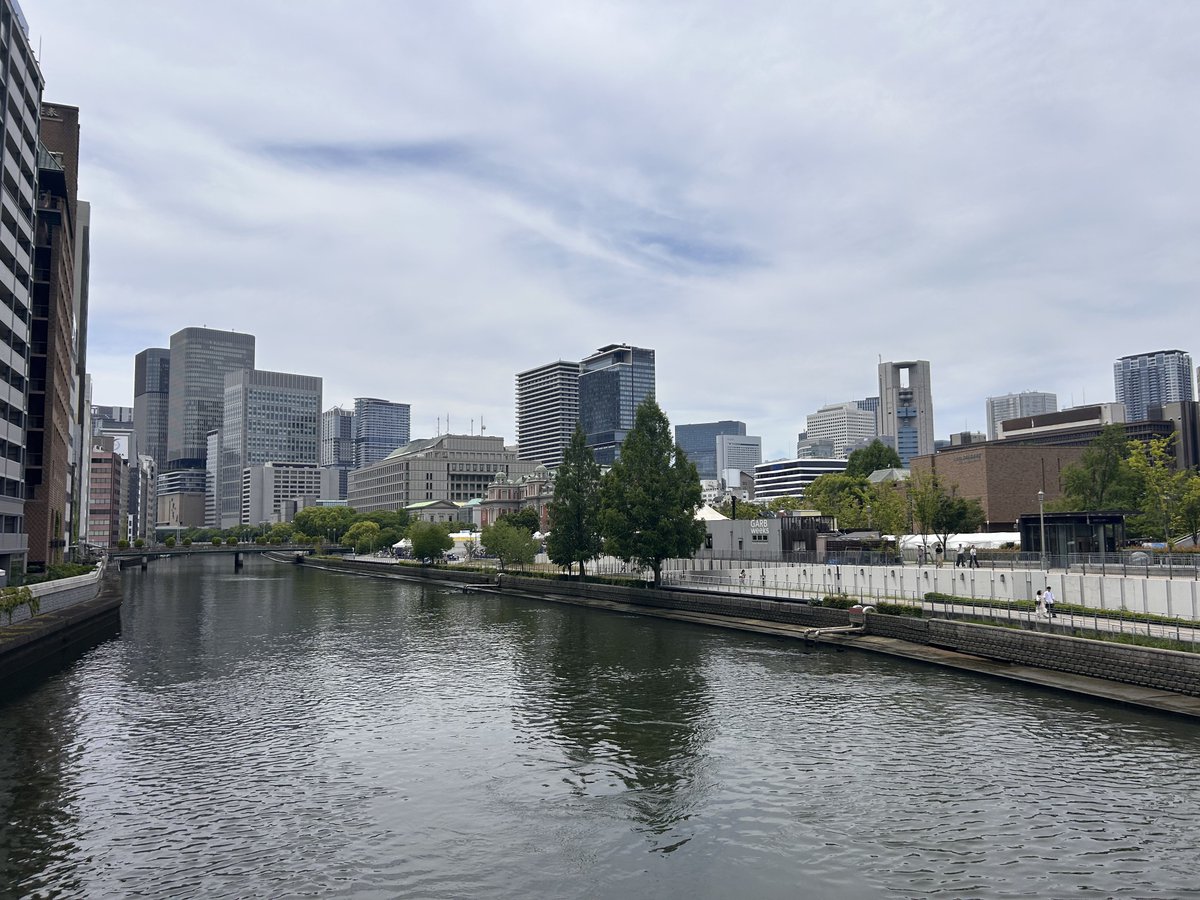 Yellow__Rose__'s tweet photo. (中之島という特異な地形の賜物であることは理解しつつ)大阪の素敵なところは、河川というものがアーバンの中の景色として生かされていることだと思う。
この点東京は、河川の上に高速道路を通してしまったから、日本橋が顕著なように、景観として全く生きていない。 https://t.co/hrzlXFa8vQ
