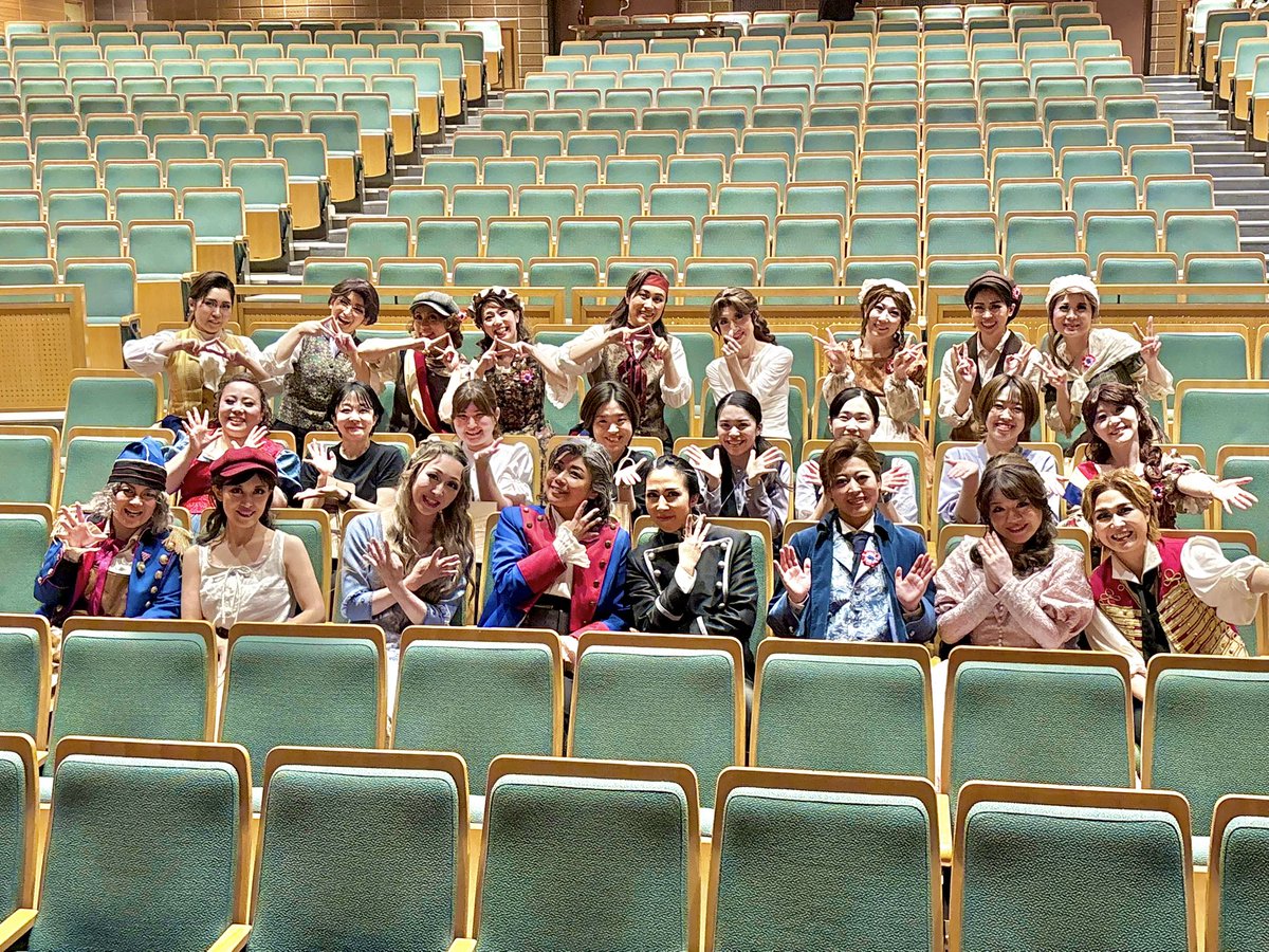 A_ile's tweet photo. 【ベルヴィル組終演🇫🇷】
本当にありがとうございました🥹！
たった一度の公演の寂しさはございますが、だからこその一瞬の輝きをご覧いただけたでしょうか😌
予想を遥かに超える多くのお客様を目の当たりにして胸がいっぱいです！

またお目にかかれる日を夢見て…！
本当にありがとうございました💐 https://t.co/aGnj3ynp24