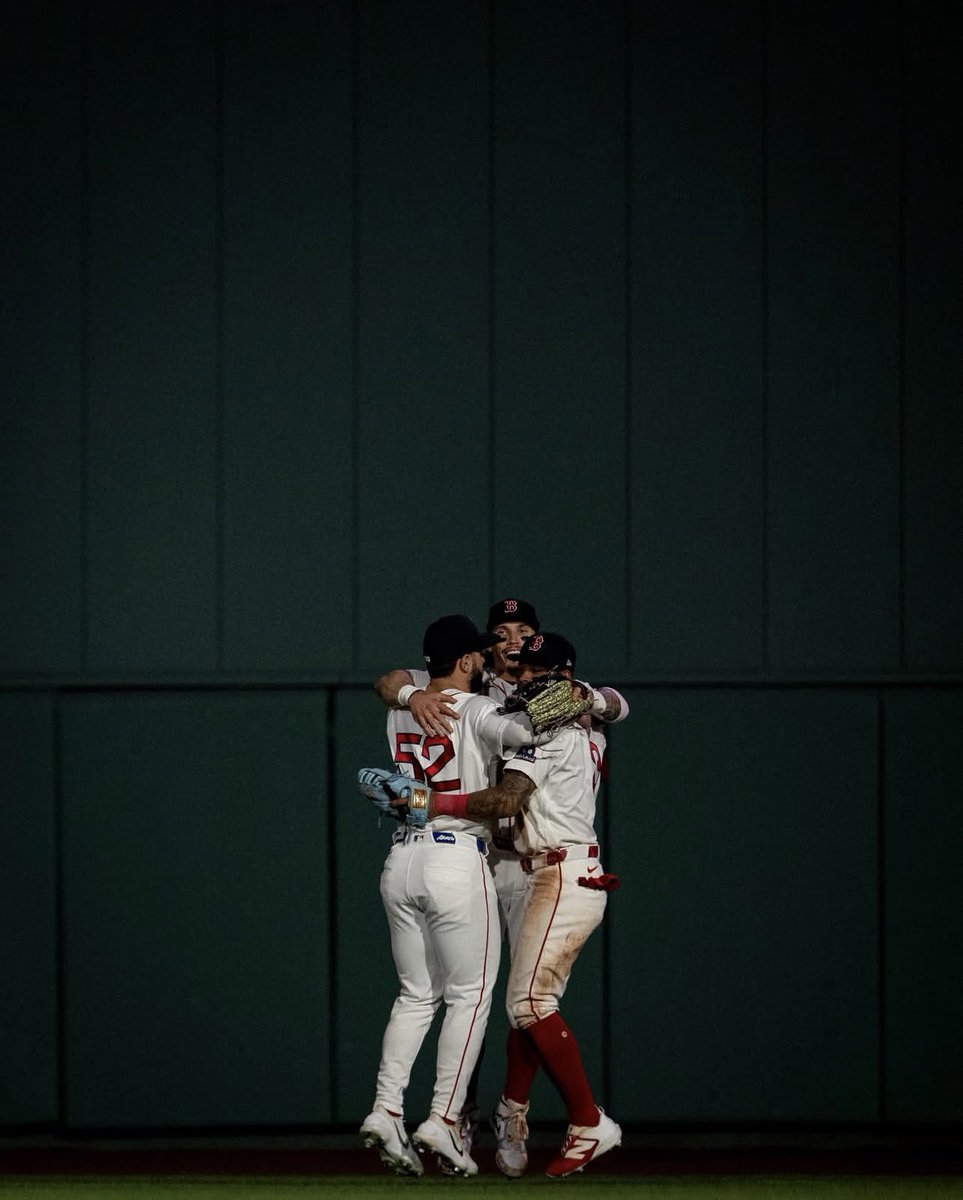 imsoblushing's tweet photo. harsh truth, but the reality. jarren duran is energy shifter of this Red Sox team. jarren duran sets the health of the team morale. when jarren is hot, the team is hot. if jarren is down, the team is down. jarren intentional or not is the hype man key stone of this team.🦎❤️‍🩹 https://t.co/A133tIriWh