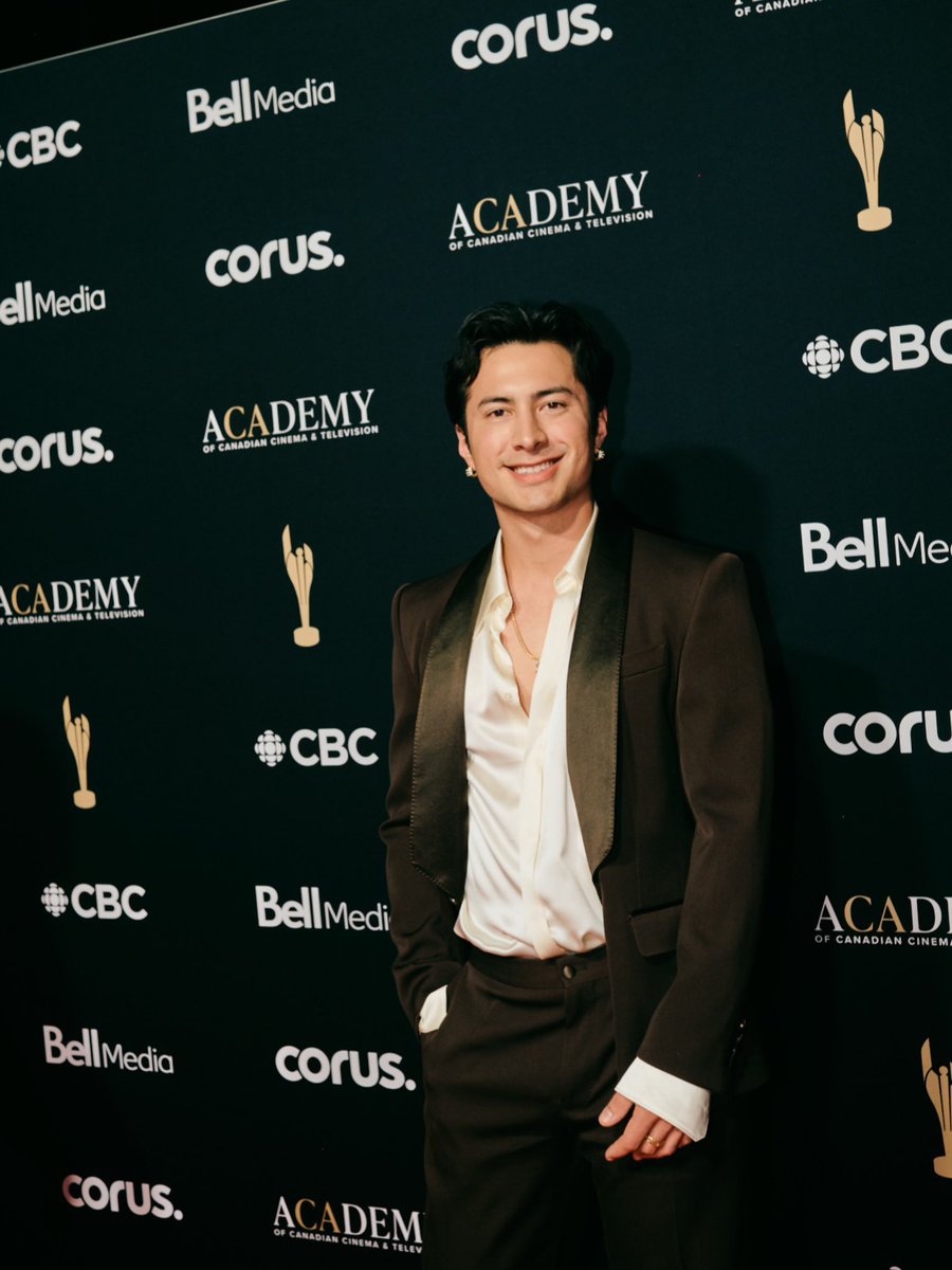 Hudson Williams Online tweet media