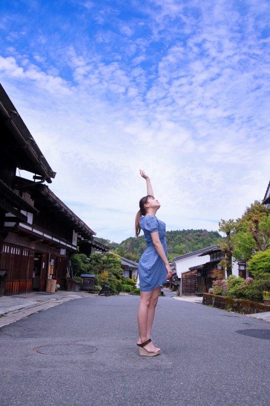 PhotoTsubasa's tweet photo. 【空に手を伸ばして】

届かないと分かっていても、
手を伸ばしたくなる空がある。

＃つばさフォト　＃ポートレート　＃信州 https://t.co/PcMqx3Aio7