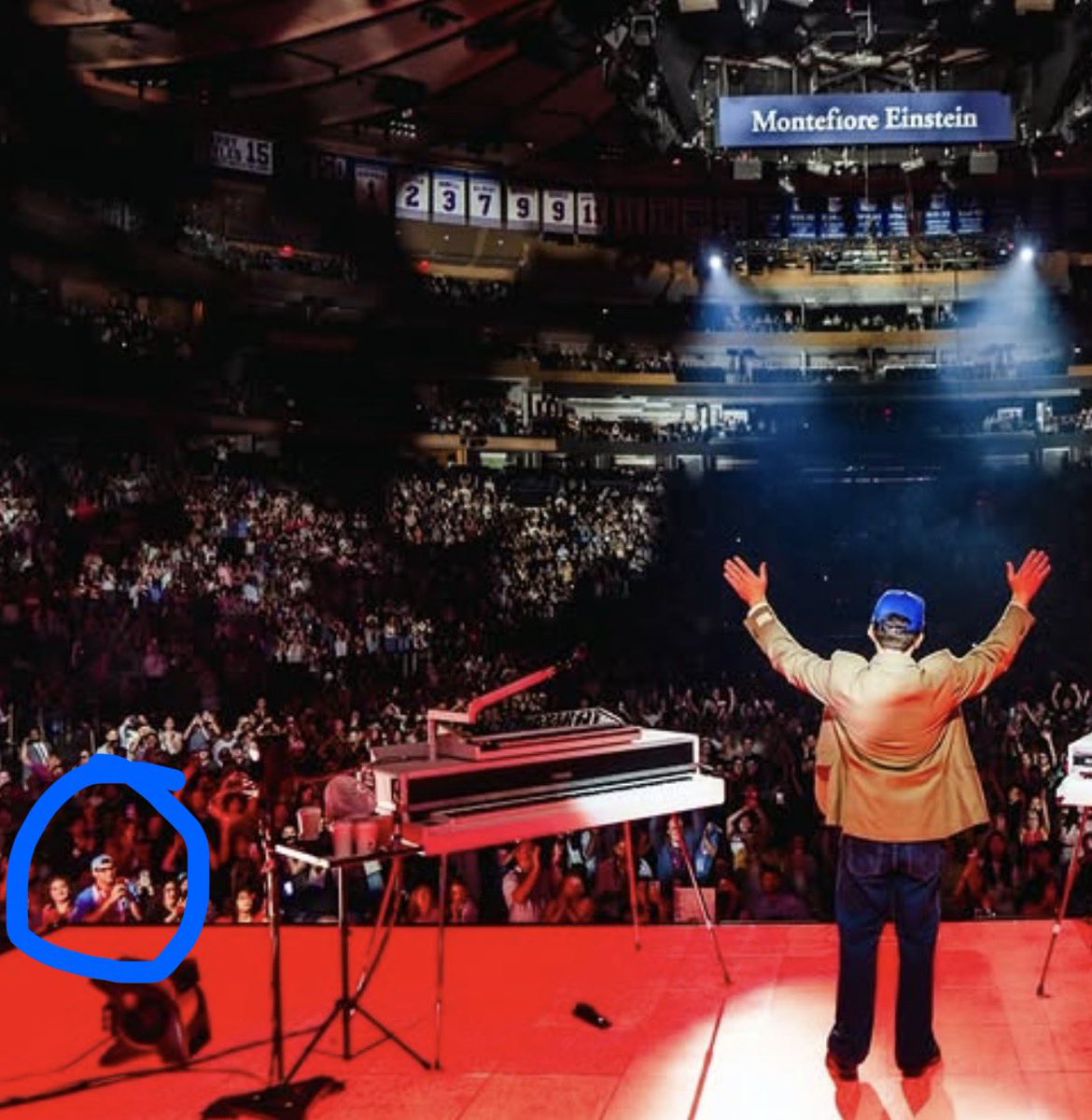 smscotty8's tweet photo. I AM SPOTTED @charlieputh and he saw my poster at the VIP Soundcheck 🤯🤩 https://t.co/K6izvras6B