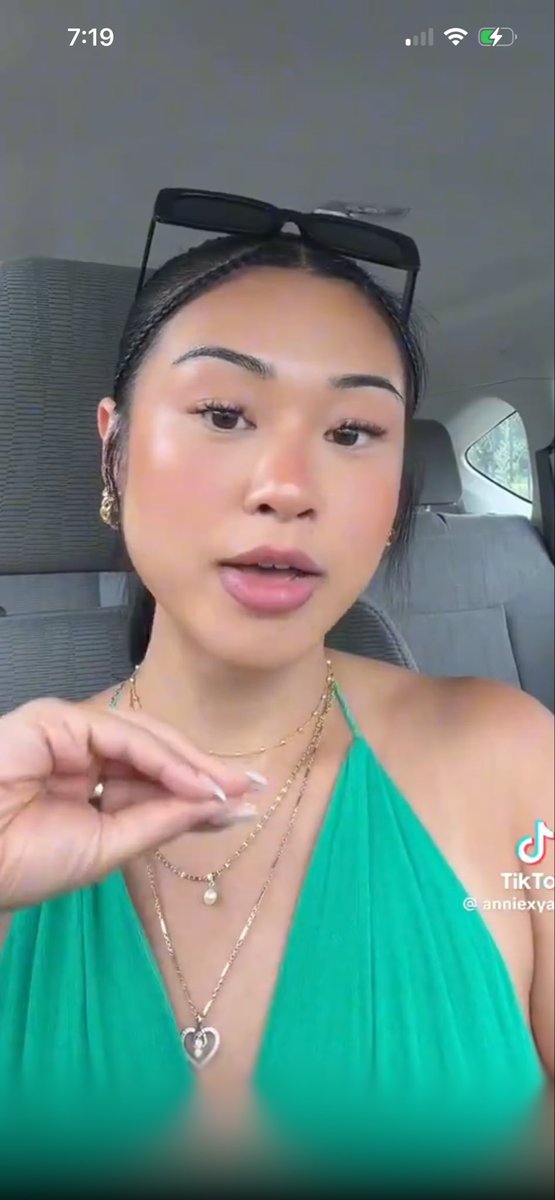MOWAprincess28's tweet photo. @ReclaimD1 #TikTokGestures
#Claws
#SelfCentered https://t.co/FnUcDtawLn