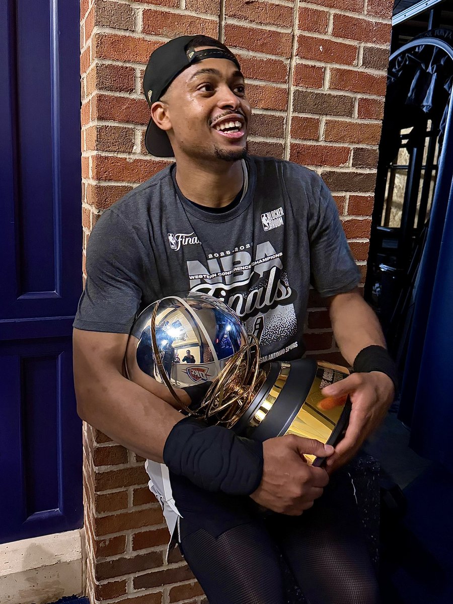 ZachNBA_'s tweet photo. Year 6 &amp; Year 7

Never saw the playoffs. Never saw a winning season. Never gave up.

Both of them have changed roles 100x over the years for the good of the team so they could be a part of a season like this

Devin Vassell and Keldon Johnson are going to the NBA Finals 🙌 https://t.co/UbAkAWYmGS