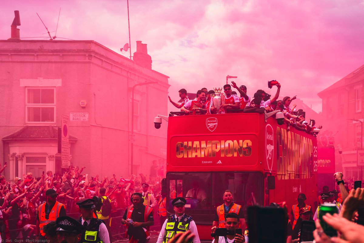 Dat_Guy_TSB's tweet photo. The Arsenal.
Champions Of England 🔴⚪🏆

@Arsenal https://t.co/jPopZnjoqw