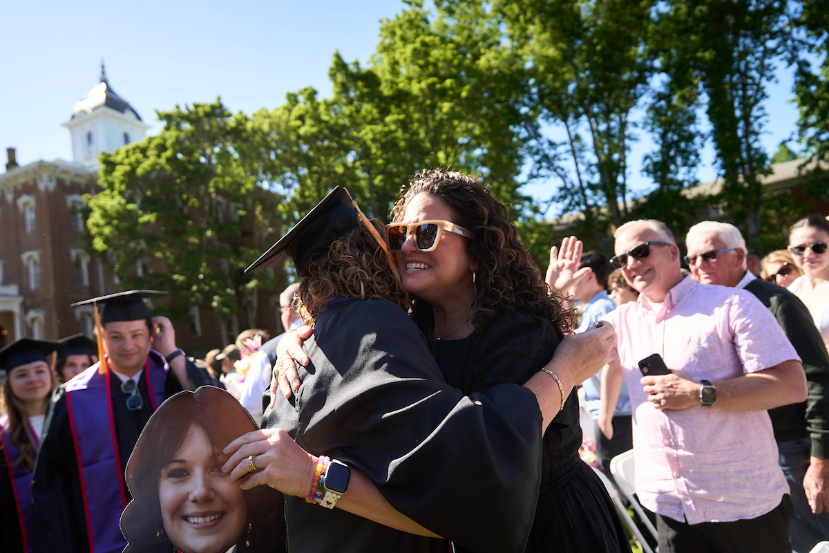 LinfieldUniv's tweet photo. From first-year move-in to Commencement Day. 🎓

The Class of 2026 found mentors, lifelong friends, new perspectives and big opportunities along the way. See how they're carrying Linfield forward: https://t.co/ZYKMe1cE4Z

#Linfield2026 #LinfieldGrad https://t.co/1yjRpoMYYc