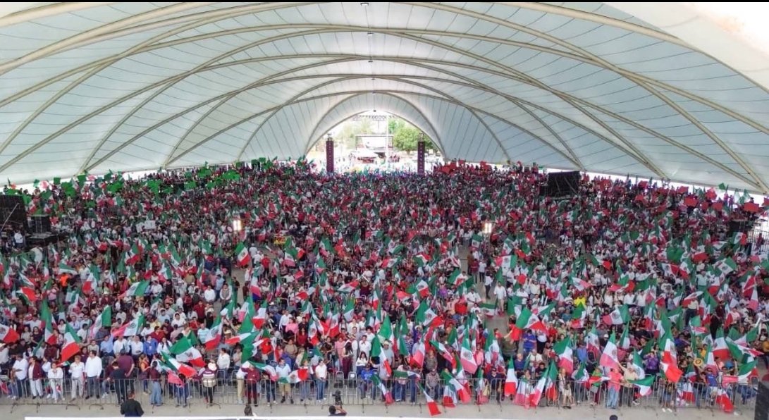 AndresBarbaM's tweet photo. Un pueblo unido siempre hace historia. 🇲🇽

Desde Gómez Palacio, acompañamos a nuestra presidenta, Claudia Sheinbaum Pardo, en su 2.ª Rendición de Cuentas, reafirmando que la transformación sigue avanzando con el respaldo de la gente.
¡Durango presente!

 #PresidentA #2doInforme https://t.co/qTNZU8WH9h