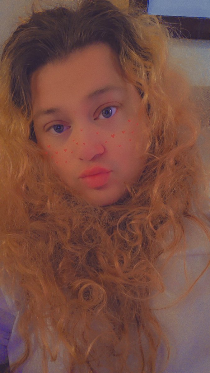 yondertrans's tweet photo. I need a new phone paypiggies hit me up Stat!#findom #dom #mommy #lookingforpaypig https://t.co/5j4xppvoMG