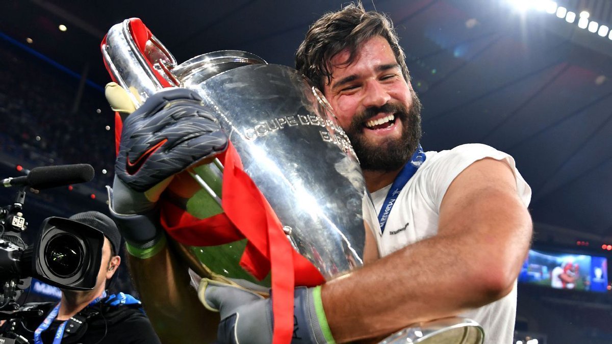 C4mperL's tweet photo. @aLnZzz01 @CentralDoBrega a sorte do liverpool é que tem o alisson no gol porque sem ele nao seria campeao, alisson fez uma defesa milagrosa contra o napoli. como tenta desmerecer o nosso melhor goleiro kkkkkkk https://t.co/UK8JUGbhNa