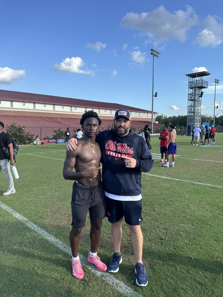 AydenLocke94207's tweet photo. Extremely Blessed to receive my first division 1 offer from the University of ole miss #agtg #blessed @_kbolden @Carrollton_High @benjaminwolk @CoachJoeyKing @OleMissFB https://t.co/b86KlJG8C0