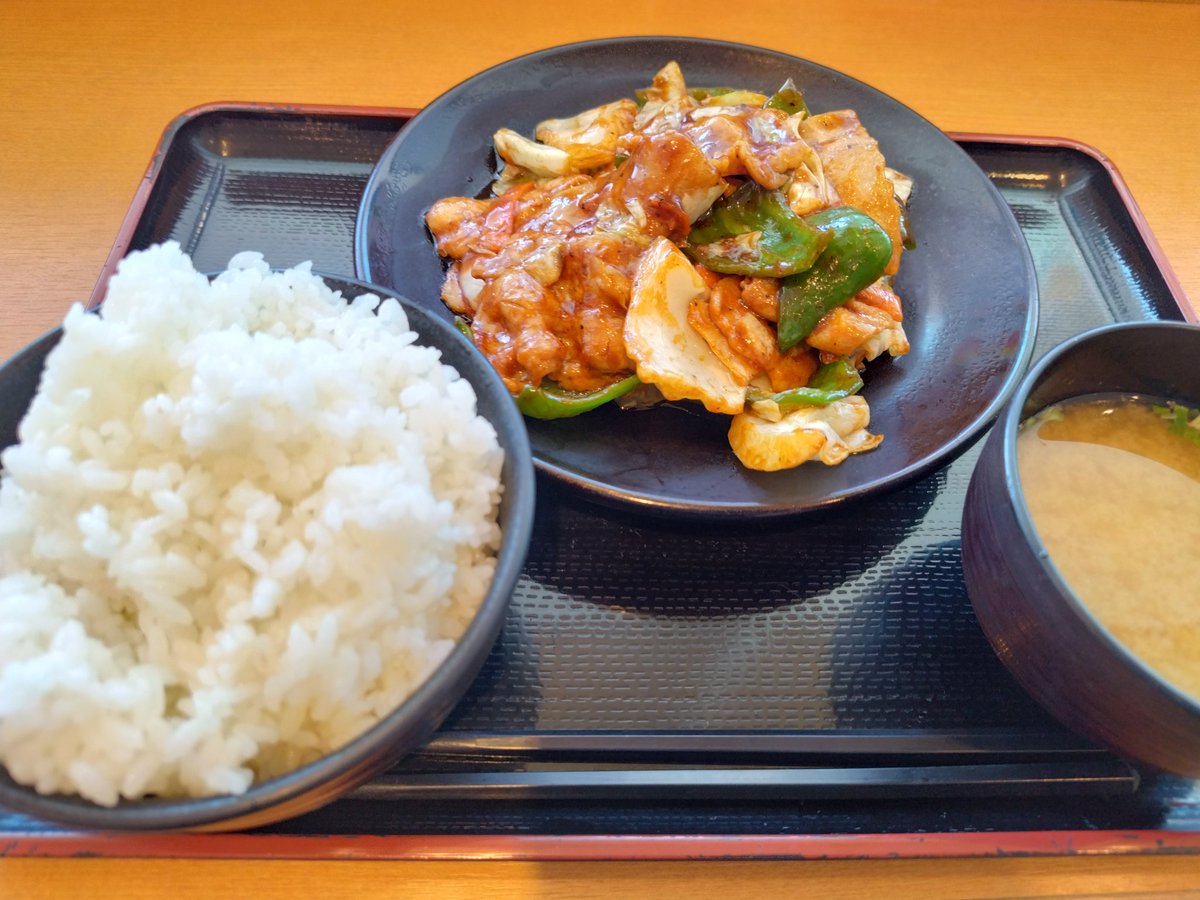 0TAOOO2's tweet photo. 休み明け！今週も神奈川～福島日帰り便帰路向け２回目の430休憩😑🌱 ͛.*に数あるメニューから回鍋肉定食を頂く🍚🙏 https://t.co/pSso39pZcJ