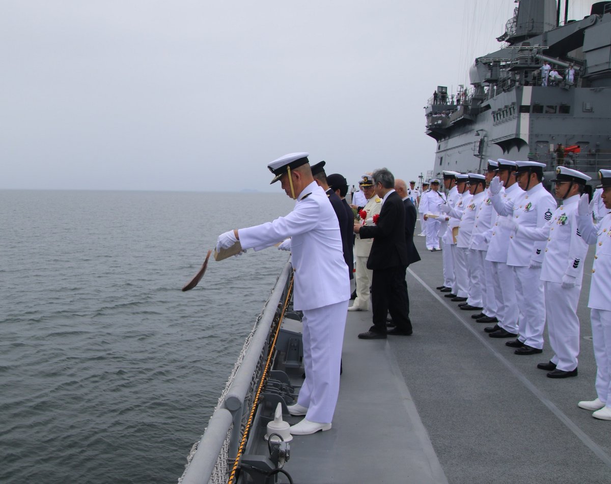 5月27日、 #両機戦群（ #輸送艦くにさき） は日本海海戦洋上追悼式