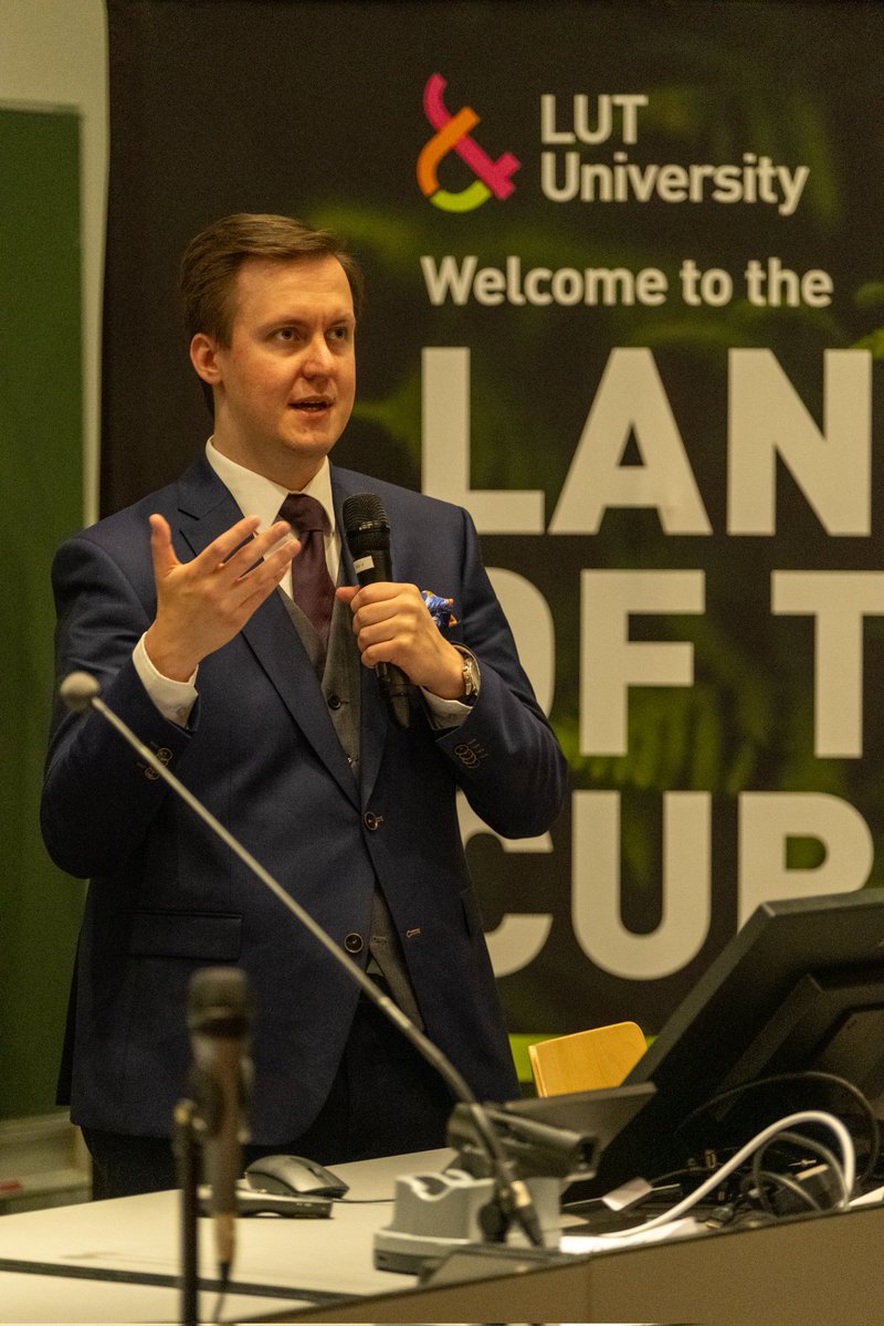 JanManicki's tweet photo. Szalone trzy dni na konferencji @emma_assoc 2026 w Lappeenrancie. Fascynujące wystąpienia i ciekawe rozmowy o przyszłości mediów, a do tego mój artykuł o proceduralnie generowanych światach w grach z wyróżnieniem 💪 Sama Finlandia - zjawiskowa. Na pewno wrócę! #emmalappeenranta https://t.co/aIYBGkrUZ1