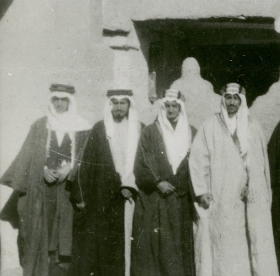 Mahamdsalem36's tweet photo. من اليمين الملك سعود بن عبدالعزيز

الملك فيصل بن عبد العزيز

الأمير محمد بن عبدالعزيز

الملك خالد بن عبدالعزيز

١٩٣٥م - الرياض https://t.co/uplvIncMHq