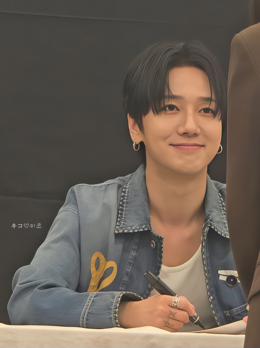 kiko_sj_elf's tweet photo. 昨日改めて思ったけど、ほんとにかっこよかった🥲💙
1人1人ちゃんと見て、すごく真剣に話聞いてくれて、笑顔もいっぱいで可愛かった😭

@shfly3424 
#예성 #YESUNG #藝聲 #イェソン 
#슈퍼주니어 #SUPERJUNIOR https://t.co/aYXvvORUxS