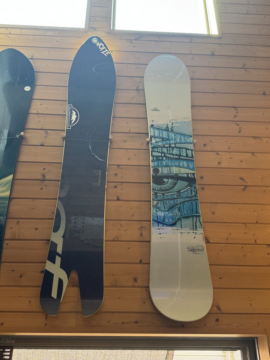 taka_snowlove's tweet photo. Burton balanceは96〜ほぼ全年式所有してるけど00のbalanceが至高だと持ってるオタクです https://t.co/xOVNR8itl8