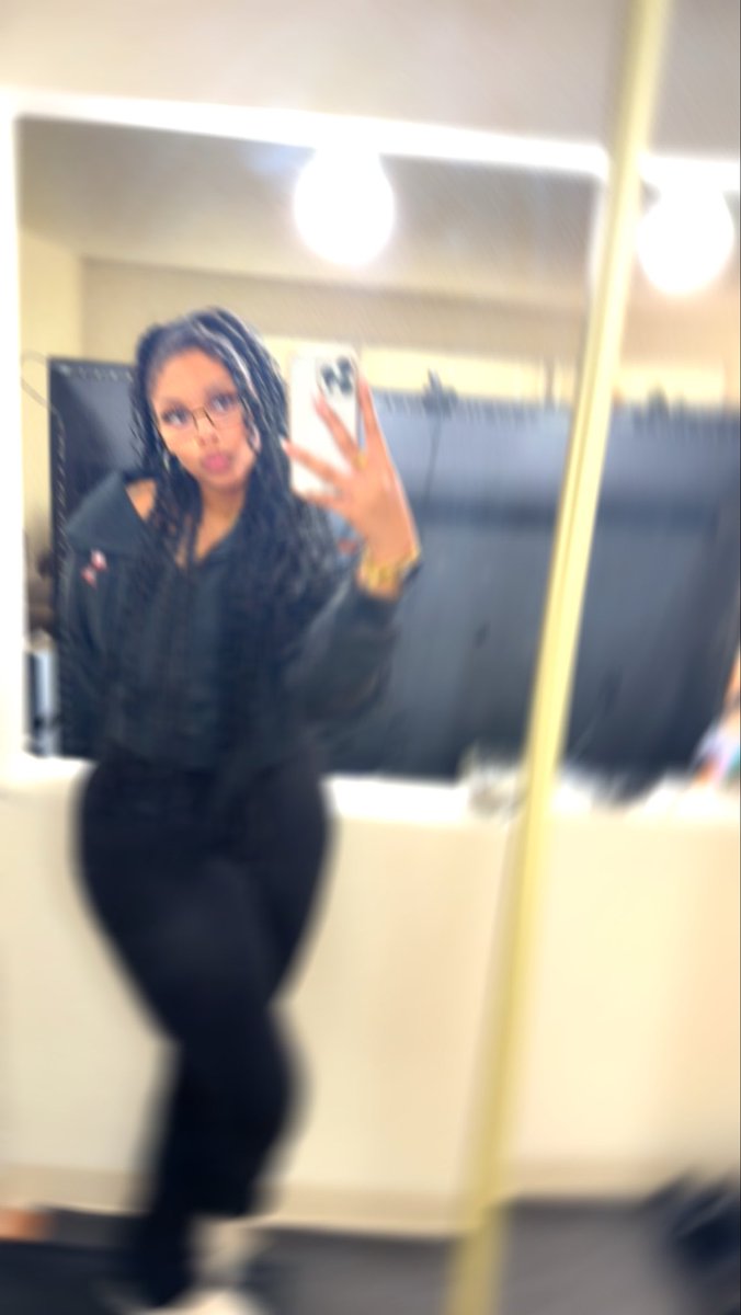 𝒷𝓁ℴ𝓈𝓈ℴ𝓂 tweet media