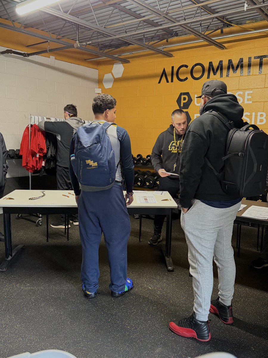 SelfMadeJayM_'s tweet photo. Thank You @AICFootball For Hosting The Yellow Jacket Showcase.

Amazing Experience Learning From The All The Coaches Appreciate All The Feedback & Words Of Wisdom @CoachWollman52 @Coach_MPrice @CoachAjLocke @CoachMikeBlock

Looking Forward To Future Events, Good Luck On Your Upcoming Season! 🐝

#YellowJacketShowcase #AICFootball #defendthehive🐝 #NE10