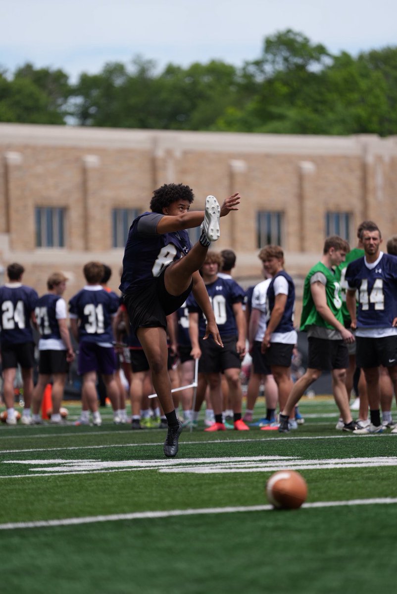 TimPaciorek's tweet photo. Punts from Notre Dame Specialist Mega Camp today!
@OrioleAthletics @AvonFBOrioles @RobGibsonHC @RyanJBallou @fbcoachjmayo @coachbrad54 @KevinMcGrath482
@OrioleAthletics  @PrepRedzoneIN   @bringthehammer @nickfiacable24 @Coach_BJarman @FBCoachHale @n_aker73 @coachgilbert10 @CoachFerner @fbcoachcoop @QuinnLoughrie @IndianaPreps @aylward_johnny