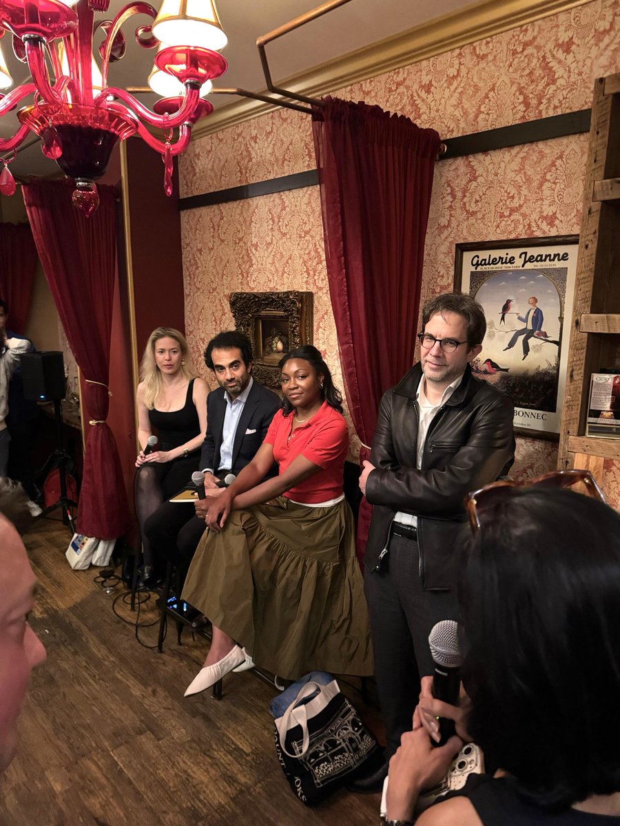 TheAnnaGat's tweet photo. In Washington DC on Friday evening 📖

Our inaugural @WCrowdsLive x @interintellect_ salon with the great @ChristineEmba @shadihamid @dmarusic talking about societal taboos in America - whether any remain, if so what are they?

Incredibly fun, engaged audience - sold out space ✨ https://t.co/wzRP96KTem