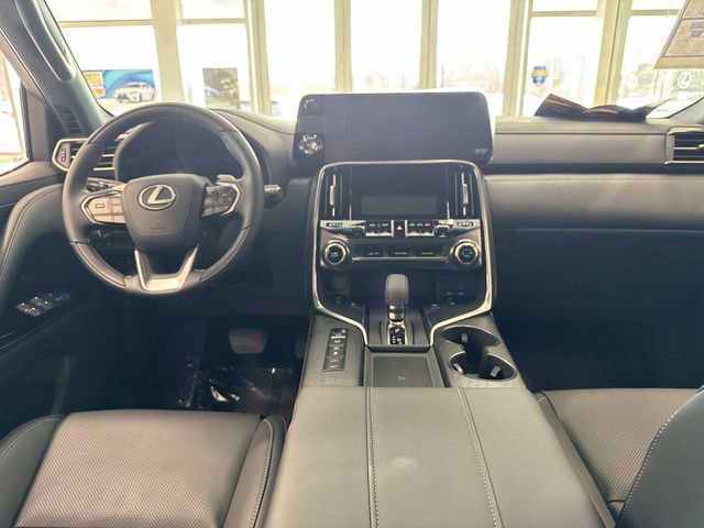 FieldsLexus's tweet photo. 457hp twin-turbo hybrid V6. Eminent White Pearl. Mark Levinson 25-speaker audio. 7 seats. The 2026 Lexus LX 700h Luxury (Stock No. L2600498) is at Fields Lexus Glenview. Open Monday. (847) 510-5535. https://t.co/4YOFQlIXZT #LexusLX700h https://t.co/0oRHygeTgh