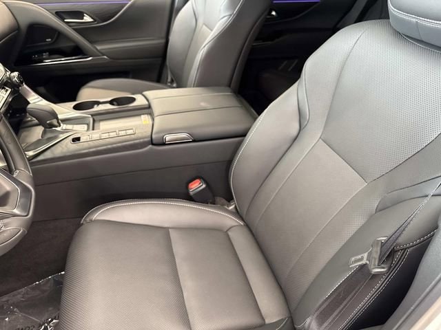 FieldsLexus's tweet photo. 457hp twin-turbo hybrid V6. Eminent White Pearl. Mark Levinson 25-speaker audio. 7 seats. The 2026 Lexus LX 700h Luxury (Stock No. L2600498) is at Fields Lexus Glenview. Open Monday. (847) 510-5535. https://t.co/4YOFQlIXZT #LexusLX700h https://t.co/0oRHygeTgh