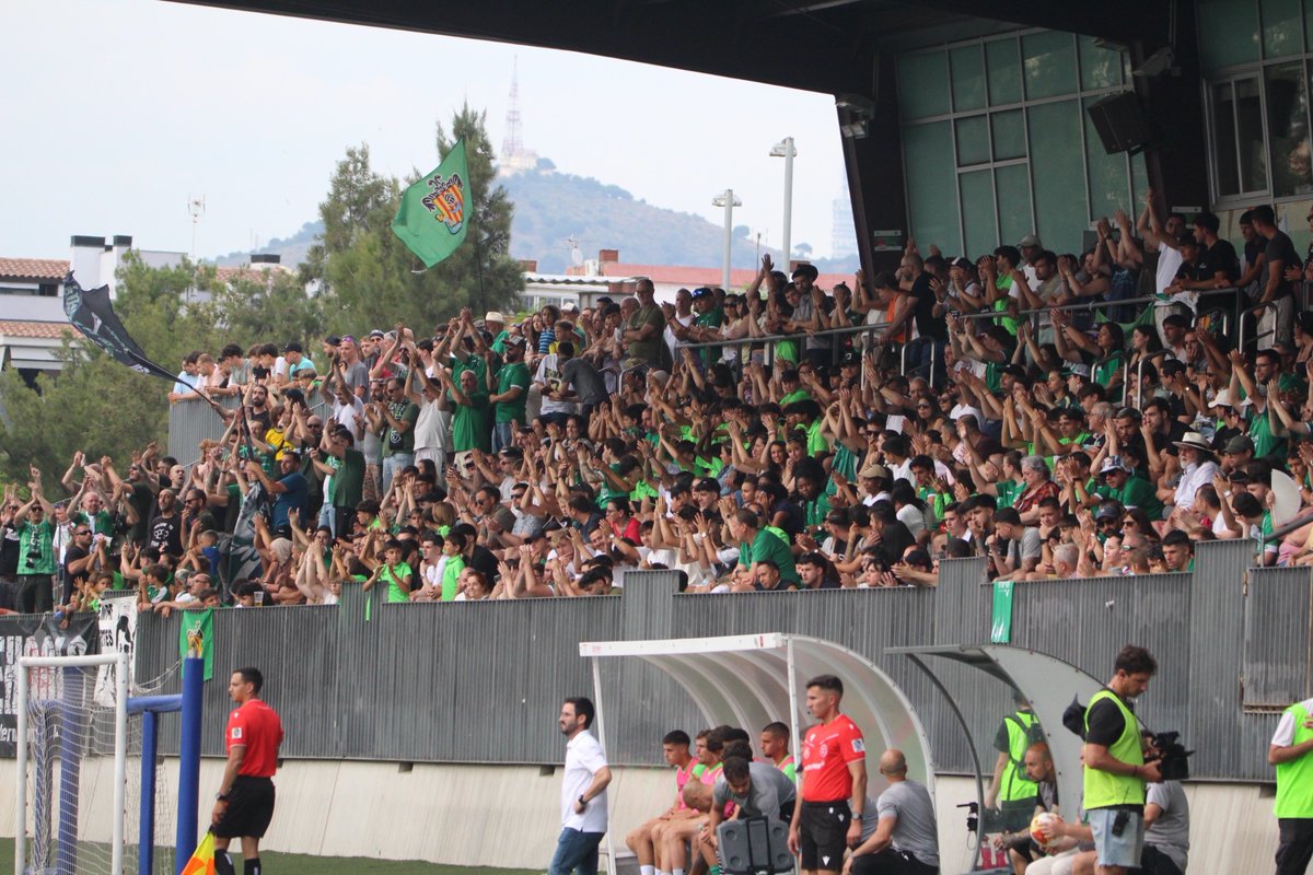 ue_cornella's tweet photo. Ahir va ser BRUTAL 💚

Agraïts i convençuts.
JUNTS, AFICIÓ! 

Comença una nova setmana! https://t.co/3YEeHpoaLP