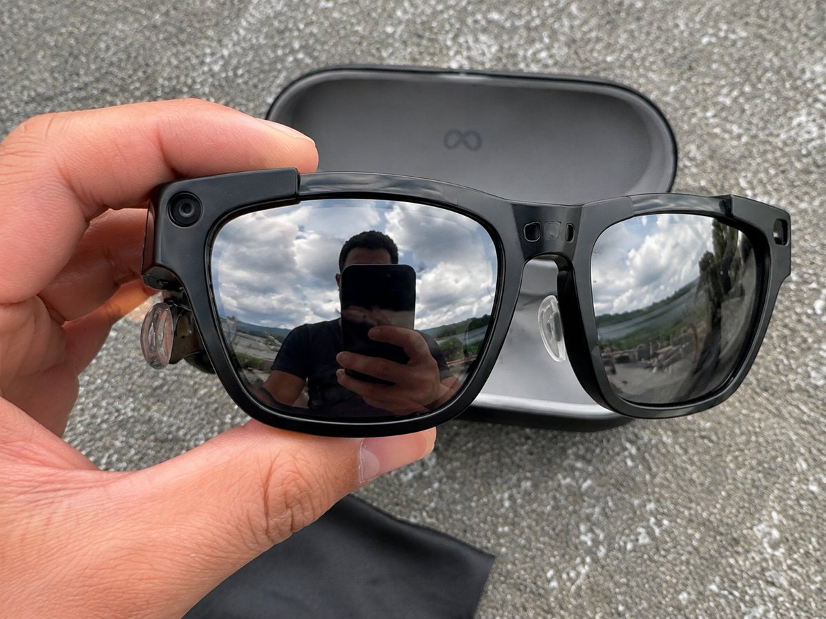 btcgenie's tweet photo. A friend of mine came across these glasses earlier this week and we're struggling to identify them.

They don't appear to match any currently released Meta or Ray-Ban model, and some of the hardware looks unusual.

I'm told they may be a prototype? https://t.co/017wWscPTs
