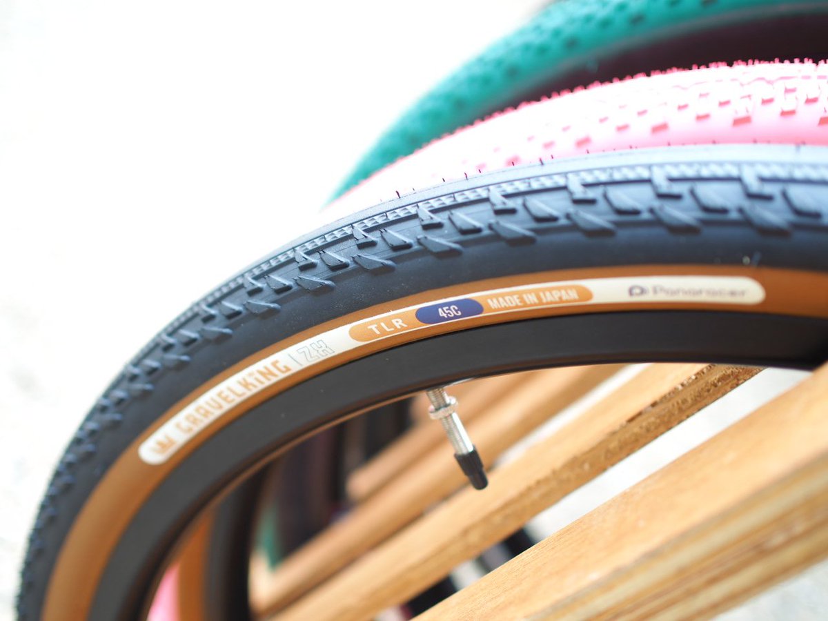 GRAVELKING ZX 店頭に45mmの在庫ありますが、空気を入れた状態を見せて