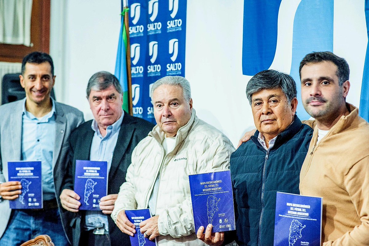 EchevarriaMariJ's tweet photo. En la flamante delegación de Salto [Bs As] se realizó una nueva presentación del Mapa Socioeconómico del Fútbol del Interior del Pais y mostró datos q no dejan de sorprender:
"Desde el punto de vista económico, los resultados obtenidos confirman que el fútbol del interior representa un sector de magnitud significativa, con un Producto Bruto Nominal estimado en aproximadamente $ 290.000 millones anuales, cifra que —por su carácter conservador— subestima el impacto total al no incluir ingresos extraordinarios ni efectos indirectos
El fútbol es una gran industria que genera y mueve recursos pero ademas cumple un rol social imposible de reemplazar."
Universidad Nacional de San Luis. Relevamiento solicitado por el Consejo Federal a cargo de @TovigginoPablo