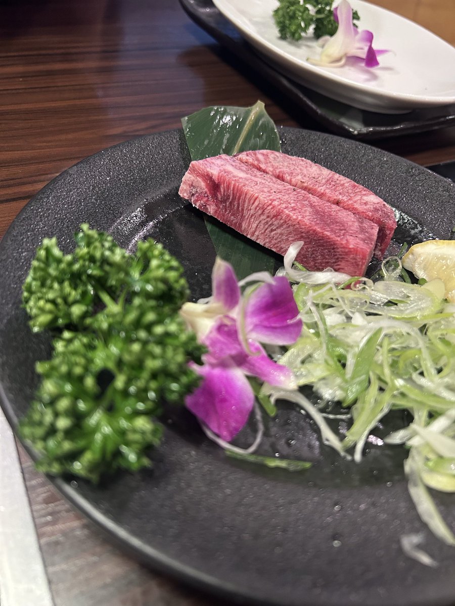 suamach's tweet photo. おはようございます！！
ポンコツ極めすぎてまだ今日5月だと思ってメン限やってませんでしたごめんなさい🚮
ごめんついでに謎の負傷で目が痛いので今日はおやすみで
明日14時～メン限でお願いします！！

お詫び(？)に週末食べたお肉貼っておきますね…

 #すあまんま https://t.co/DcTGY8eYWF