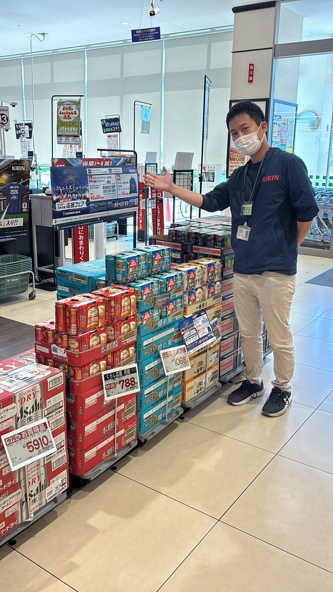 160summit's tweet photo. キリンチャレンジカップ、日本勝利！！
W杯日本代表初戦まで、残り2週間です。
サミット羽衣いちょう通り店も盛り上げていきますよ〜〜〜！⚽️

#キリンビール　#キリチャレの日　#キリンチャレンジカップ https://t.co/zWHHoIvlCy