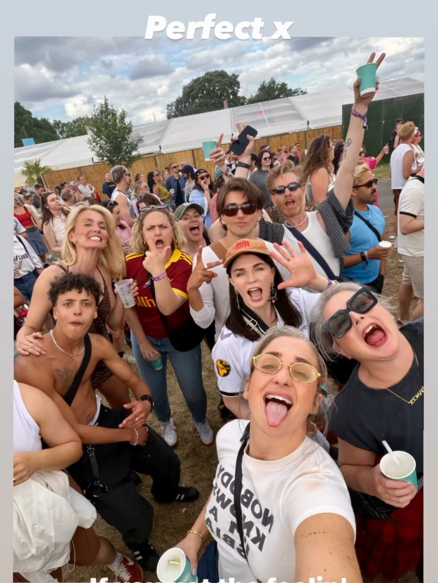 BashcroftMx's tweet photo. Sebastian Croft with Aisling Bea, Laura Checkley and Harriet Rose at the Mighty Hoopla festival 

📷: iamharrietrose via ig stories https://t.co/brc7W6B3CV