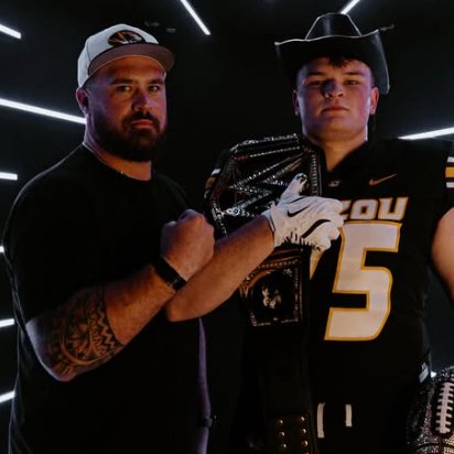 thevandalorian's tweet photo. #Mizzou assistant coach Evan Boehm continued his competitive relationship with Kyler Kuhn during the four-star's official visit: "I'll wrestle you for a commitment."

What's next for the Kansas City (Mo.) St. Pius X offensive lineman: https://t.co/zBiklukpLI https://t.co/2fCTJxsMQl