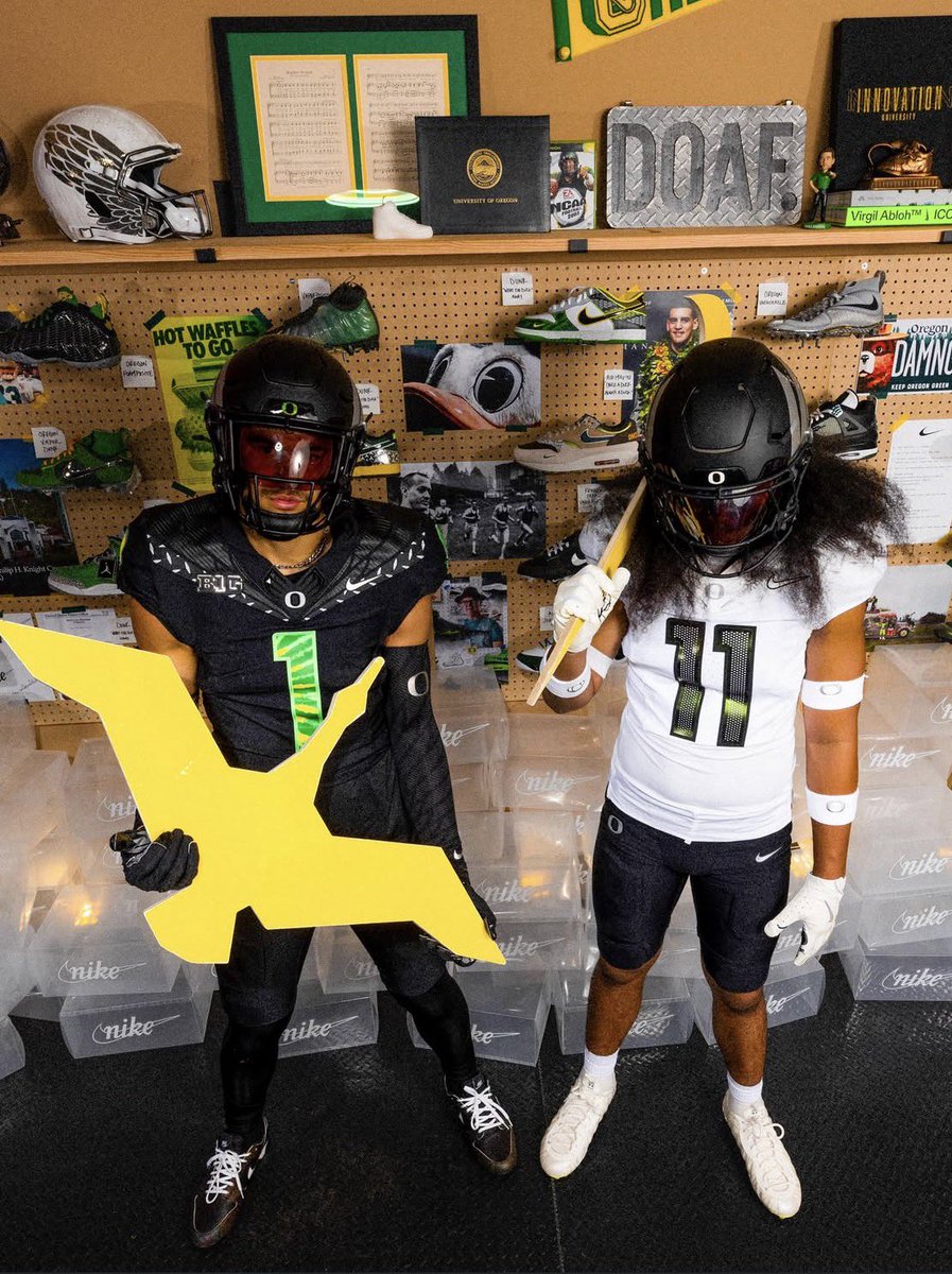 oregon__updates's tweet photo. 3-Star Oregon OLB commit Sam Ngata on his OV 🦆 https://t.co/6c62XT8M79