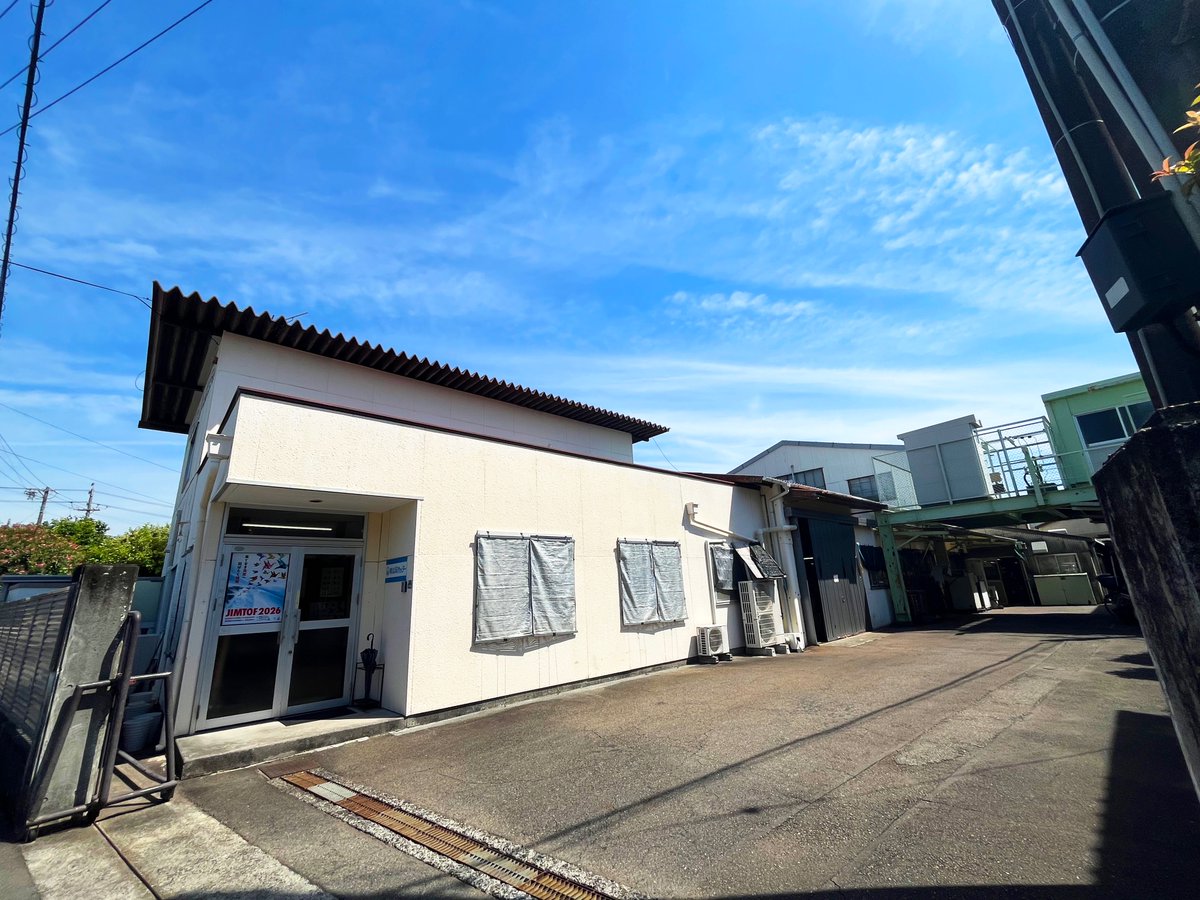 matsuokacutter's tweet photo. おファイングルーバー‼️松岡カッターです✨
静岡市は晴れ☀️
明後日台風がくるとは思えない晴天👀

本日社員さんの考えた挨拶にしてみました‼️
ちなみにファイングルーバーは2枚目の写真のもの‼️
チップソーとカッターが合体した刃厚調整式の溝突きカッターです✨

#企業公式が毎朝地元の天気を言い合う https://t.co/xwgjWEKOI2