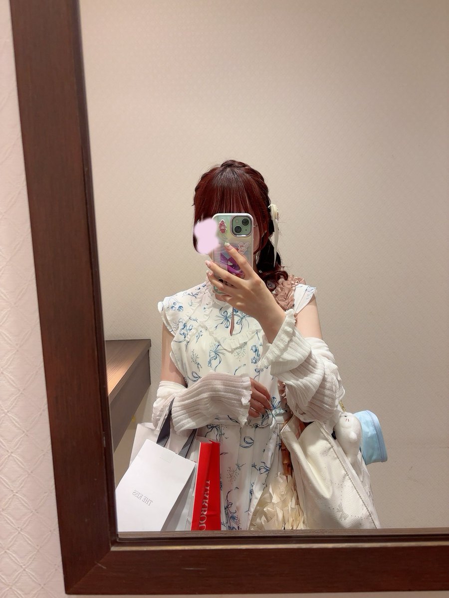 Hl___MA's tweet photo. 天女界隈だし荷物持ちすぎだし、可愛いヘアメはアリエス♩ https://t.co/uGLrBgu5Au