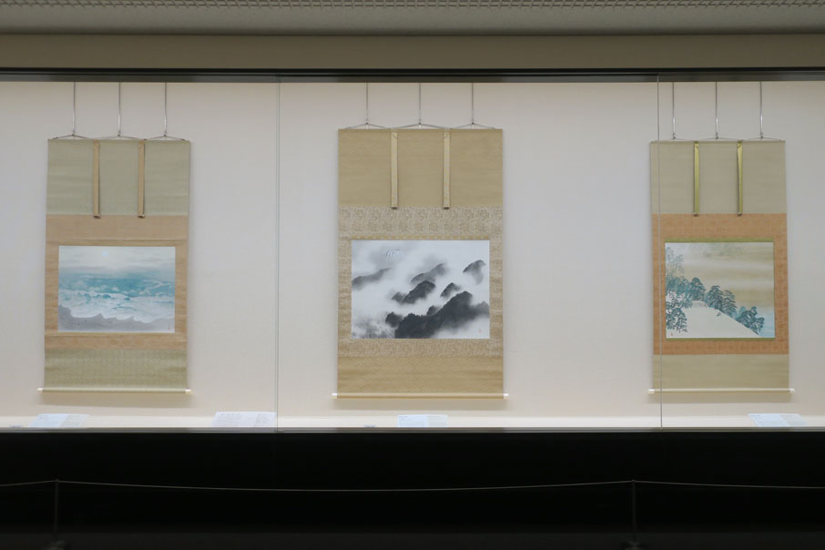 adachimuseum's tweet photo. 【夏季特別展 併催のお知らせ②】
横山大観特別展示室では「#夏の横山大観コレクション選」を開催中(～8/30)。
六曲一双の屛風「神州第一峰」をはじめ、水墨の名作「雨霽る」、出世作とされる「無我」など、大観が描いた名品の数々をご堪能ください。
🔗https://t.co/TljyYADTc9 https://t.co/GynNWHC6qf