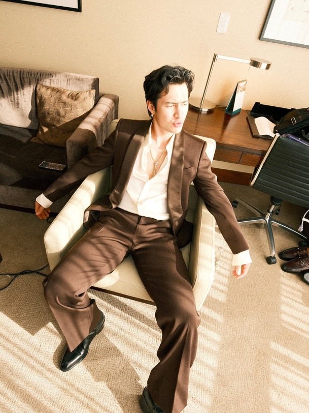 hudsonwupdates's tweet photo. New photos of Hudson Williams getting ready for the Canadian Screen Awards! 

(via by.aikaflores) https://t.co/mEQITX6FlX