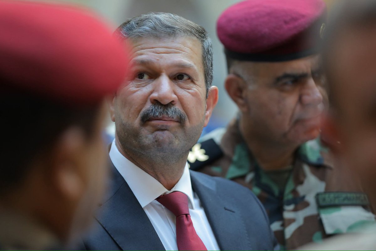 IslamZebari's tweet photo. تتداول أوساط سياسية في بغداد معلومات عن احتمال انضمام قوات البيشمركة إلى وزارة جديدة يُتوقع تشكيلها في العراق باسم "وزارة الأمن الوطني" بأمر من الولايات المتحدة الأمريكية، والتي يُقال إنها ستضم فصائل الحشد الشعبي وجهاز مكافحة الإرهاب وقوات الرد السريع.

وفي هذا السياق، قال رئيس التيار الوطني العشائري، عبدالرحمن الجزائري، لقناة Rudaw إن لجنة شُكّلت داخل الإطار التنسيقي، وهو أحد أعضائها، مشيرًا إلى اجتماع مرتقب خلال اليومين المقبلين بين القوات الأ��نية العراقية وإقليم كردستان لبحث ملف البيشمركة وآلية انضمامها إلى الوزارة الجديدة.

في المقابل، أكد الأمين العام لوزارة البيشمركة، الفريق الركن بختيار محمد، عدم تلقي أي إشعار رسمي بهذا الشأن، مشددًا على أن أي خطوة من هذا النوع يجب أن تُعرض أولًا على برلمان وحكومة إقليم كوردستان، وأن تُعالج وفق الأطر القانونية والتشريعية، لا عبر الاجتماعات والمباحثات.