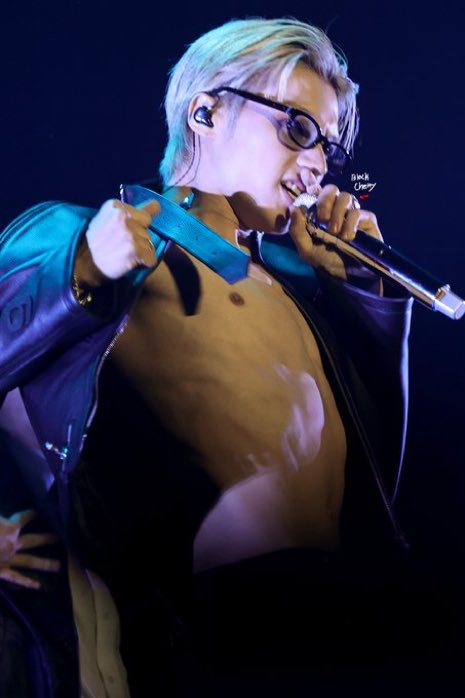 yunhobutterfly's tweet photo. okay https://t.co/13HBsG9YHb