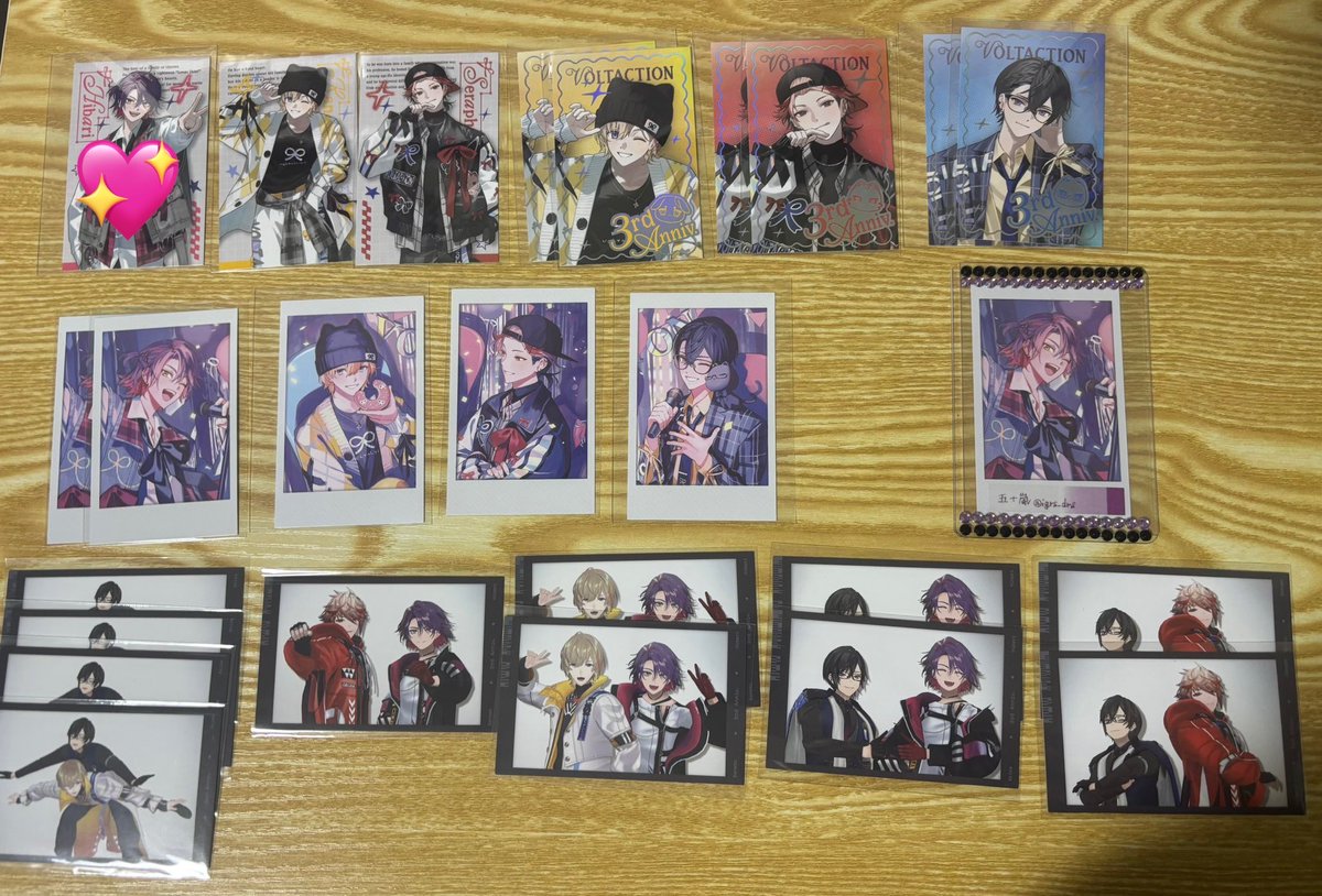 k_kan623's tweet photo. @igrs_drs 初めまして、おはようございます。検索より失礼致します。
画像の2枚所持しているのですが、💖をつけさせて頂いたものと2:2での交換は可能でしょうか？
ご検討の程よろしくお願い致します。🌷 https://t.co/kQOWH1cJaW