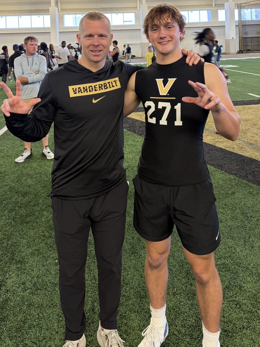 GeorgeW_LB's tweet photo. I had an amazing time at the Vandy camp today and I loved getting to work with  @Coach_Lezynski and @JaxonYork02 and it was great getting to know them a little bit better. I loved meeting and talking with @CoachTrigs 
@CoachJanecek @coachgregjones @lucasreed12 @stephenroncelli as well.