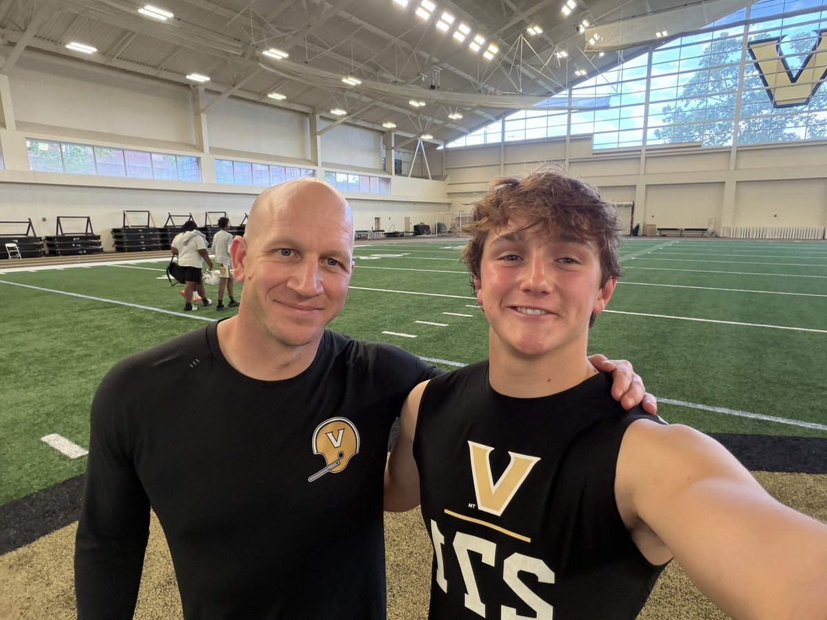 GeorgeW_LB's tweet photo. I had an amazing time at the Vandy camp today and I loved getting to work with  @Coach_Lezynski and @JaxonYork02 and it was great getting to know them a little bit better. I loved meeting and talking with @CoachTrigs 
@CoachJanecek @coachgregjones @lucasreed12 @stephenroncelli as well.
