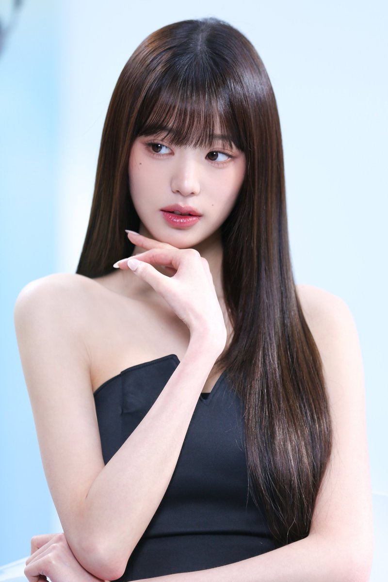 beaucutegirl's tweet photo. 240613 Kérastase behind Cut 🫶✨🦪 
#장원영 #JANGWONYOUNG https://t.co/fjY59aAJtj